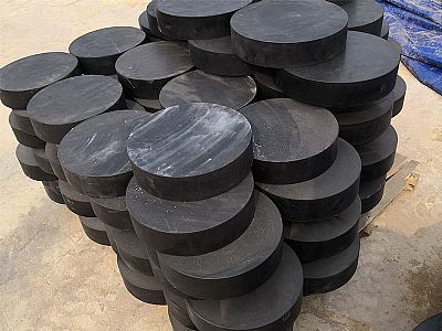 承德板式橡胶支座由若干层橡胶片与薄钢板经加压硫化